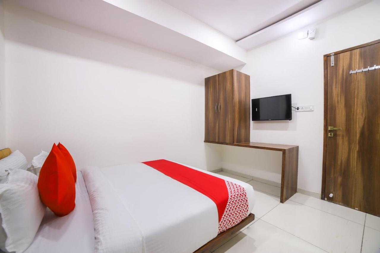 Oyo Flagship 47564 Hotel Gallops Sarkhej Exterior foto